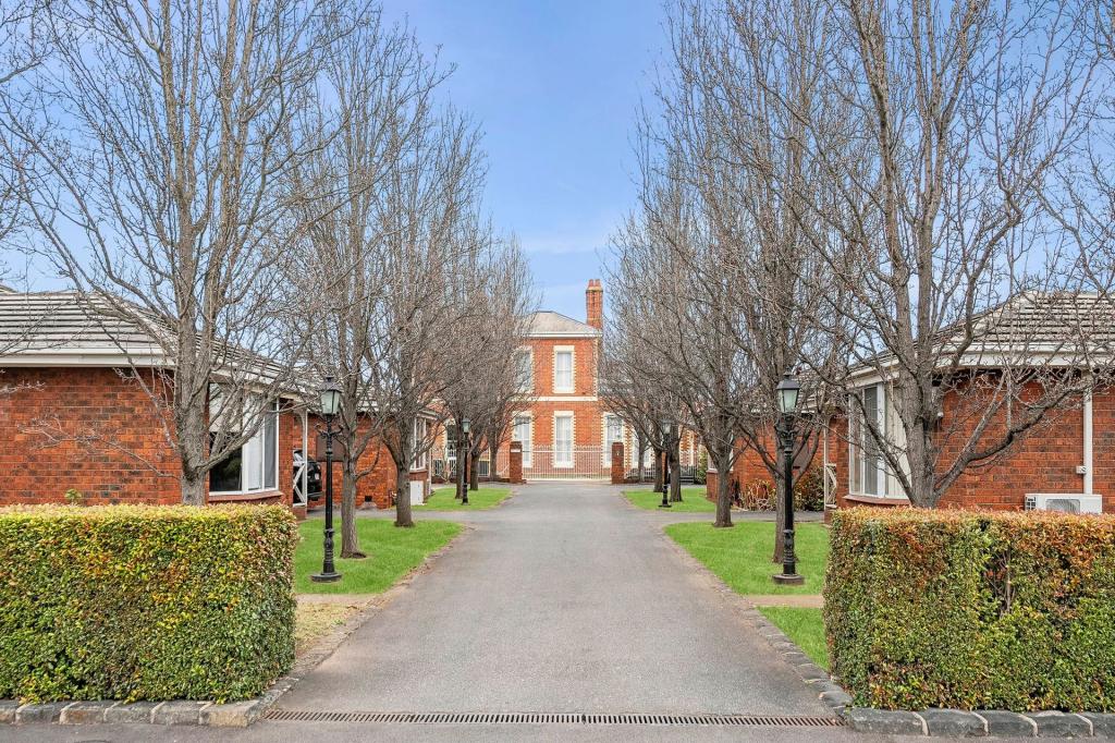 2/11 Aphrasia St, Newtown, VIC 3220