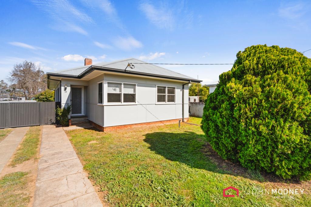 19 NORMAN ST, THE ROCK, NSW 2655