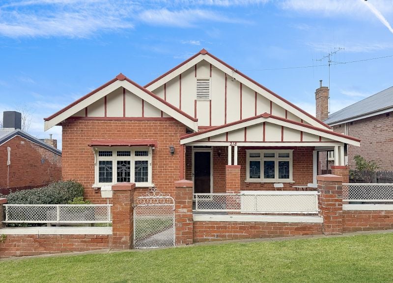 218 Peel St, Bathurst, NSW 2795