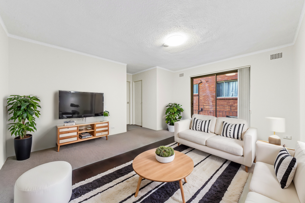 10/16 LINSLEY ST, GLADESVILLE, NSW 2111