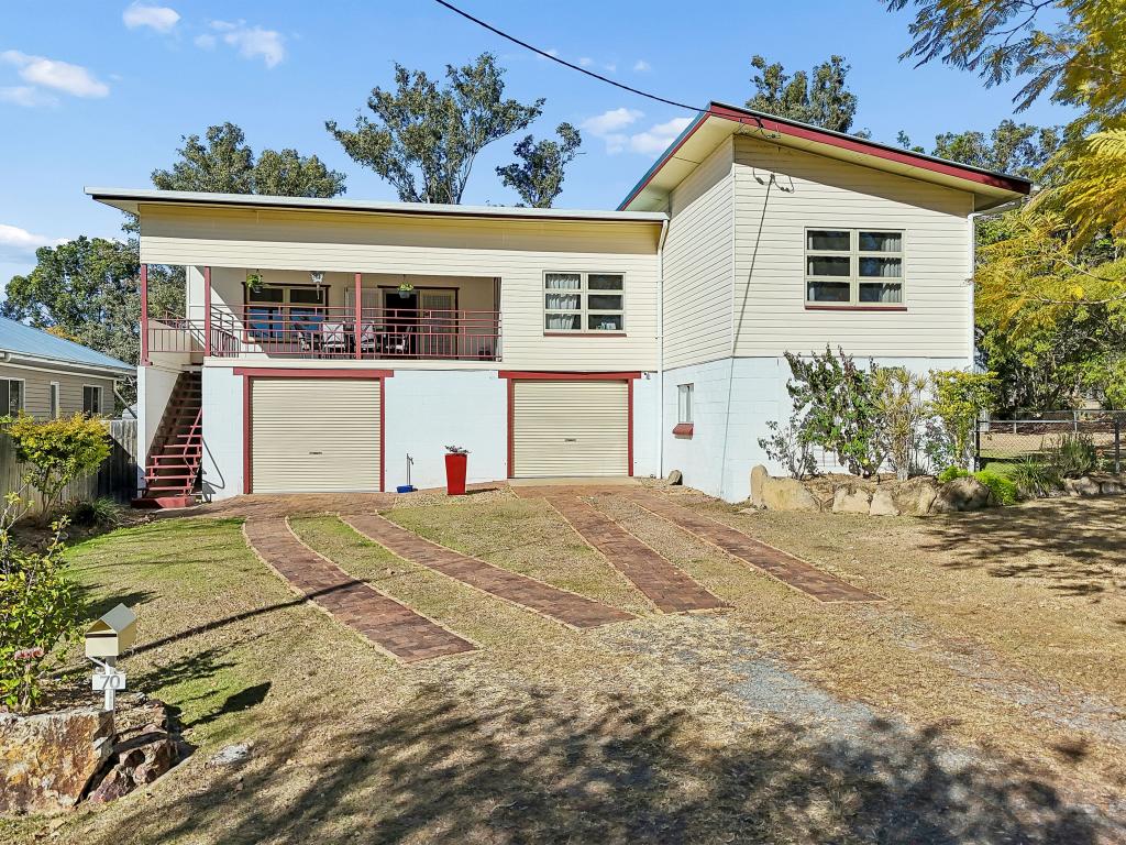 70 East St, Esk, QLD 4312
