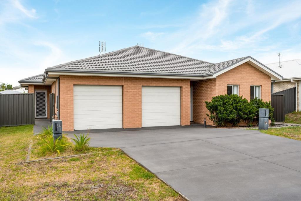 5a Morecambe Cct, Thornton, NSW 2322