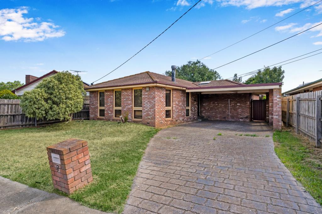 37 Bennett St, Melton South, VIC 3338