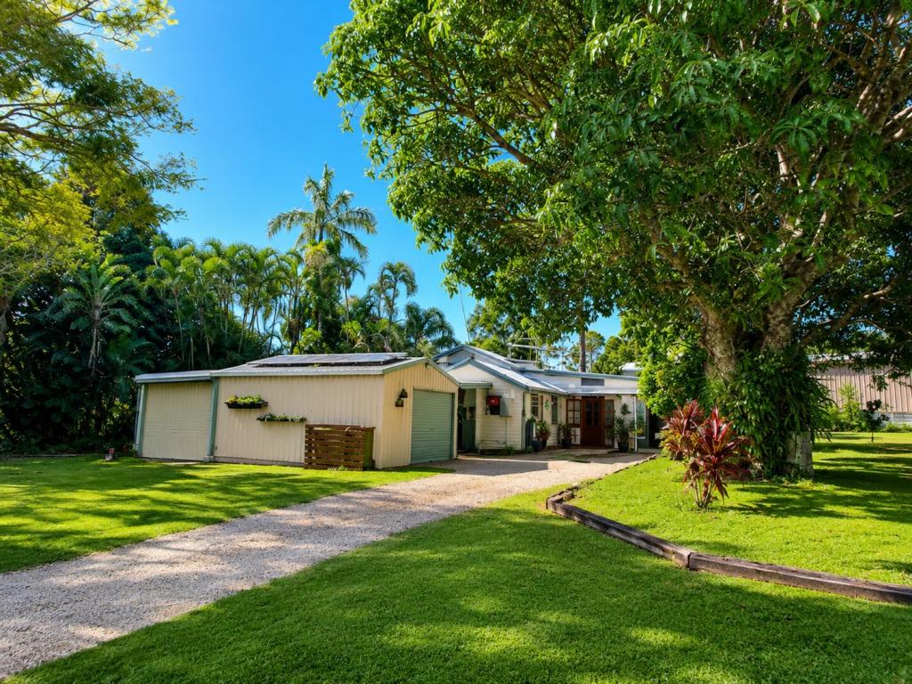 18-20 Mel St, Macleay Island, QLD 4184