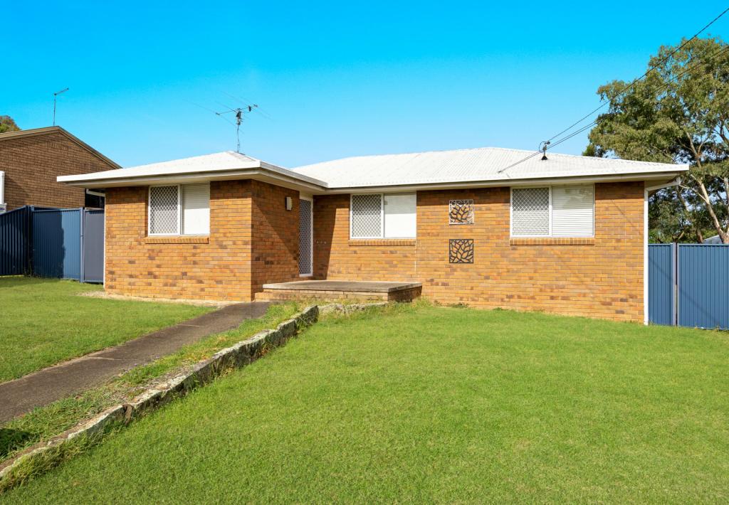 8 Furness Cres, Warwick, QLD 4370