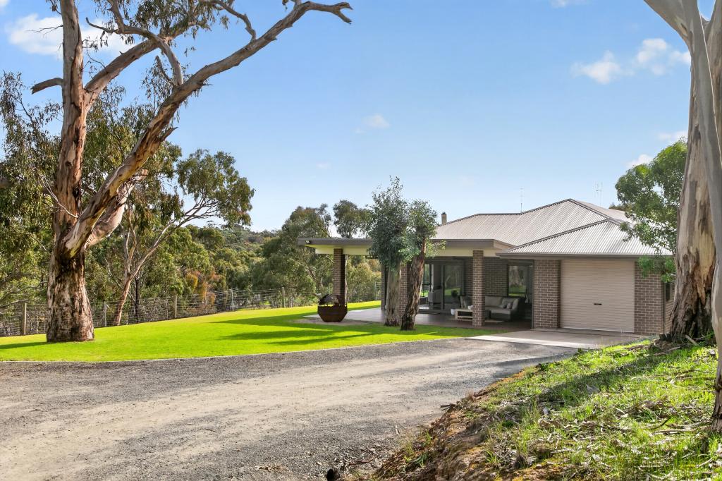 8b March Ct, Clare, SA 5453