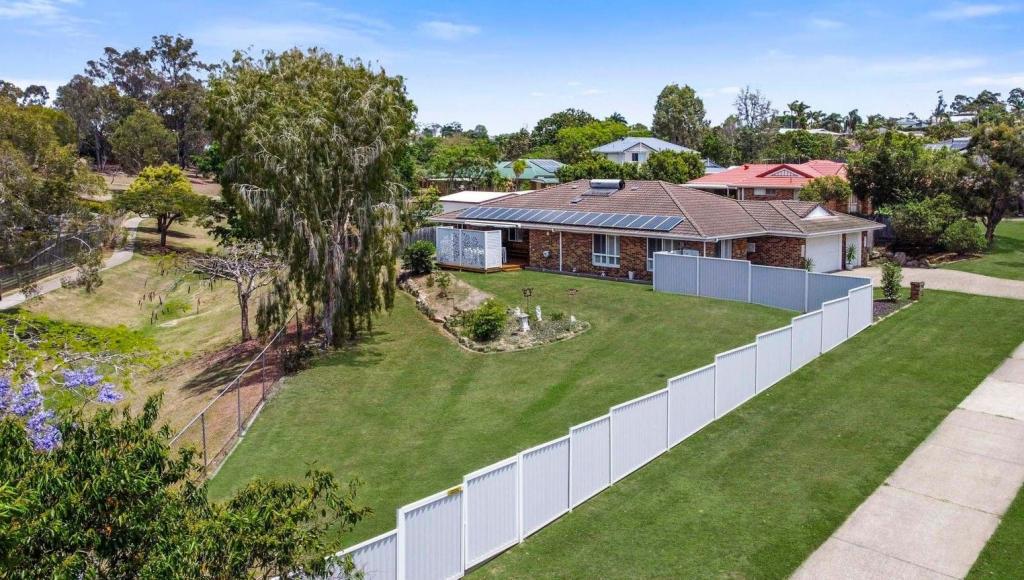 21 Queen Elizabeth Dr, Eatons Hill, QLD 4037