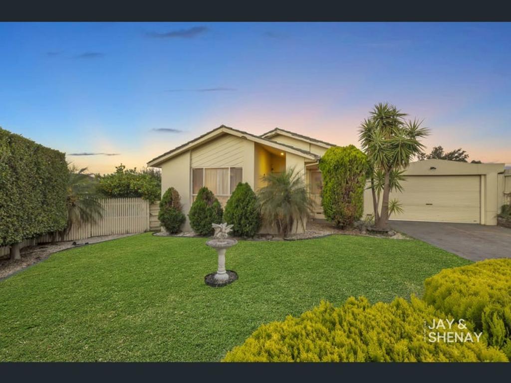 4 Harrow Pl, Endeavour Hills, VIC 3802