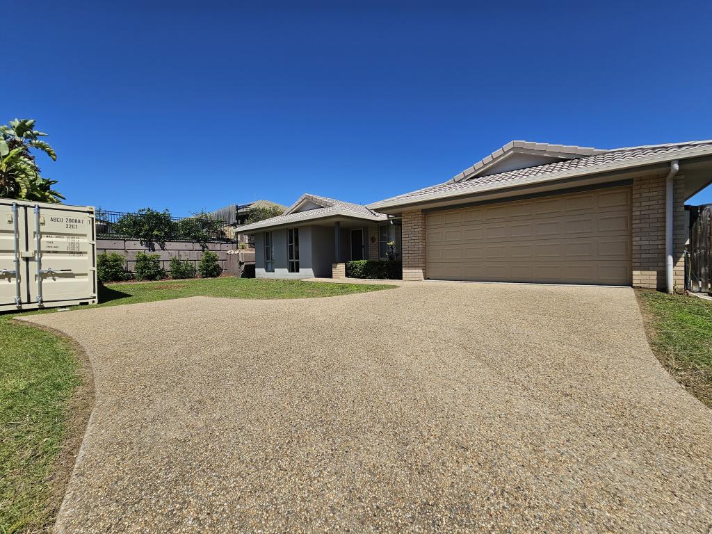 33 Dartmouth Cl, Clinton, QLD 4680