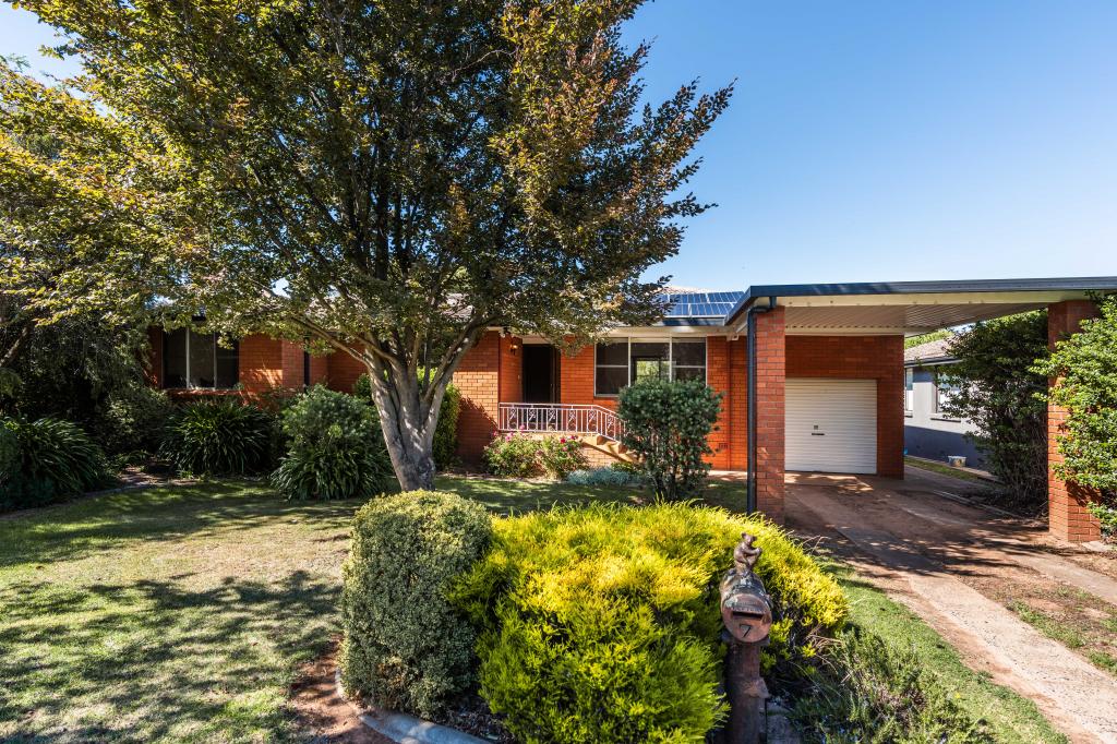 7 Courallie Dr, Orange, NSW 2800