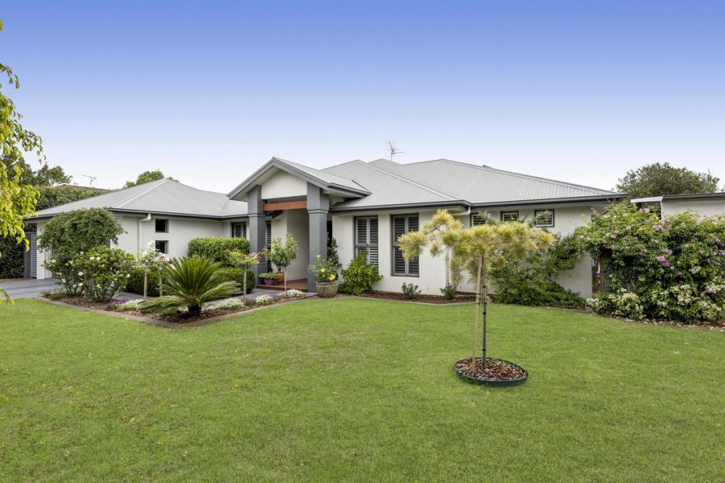 15 Caithness Ct, Middle Ridge, QLD 4350