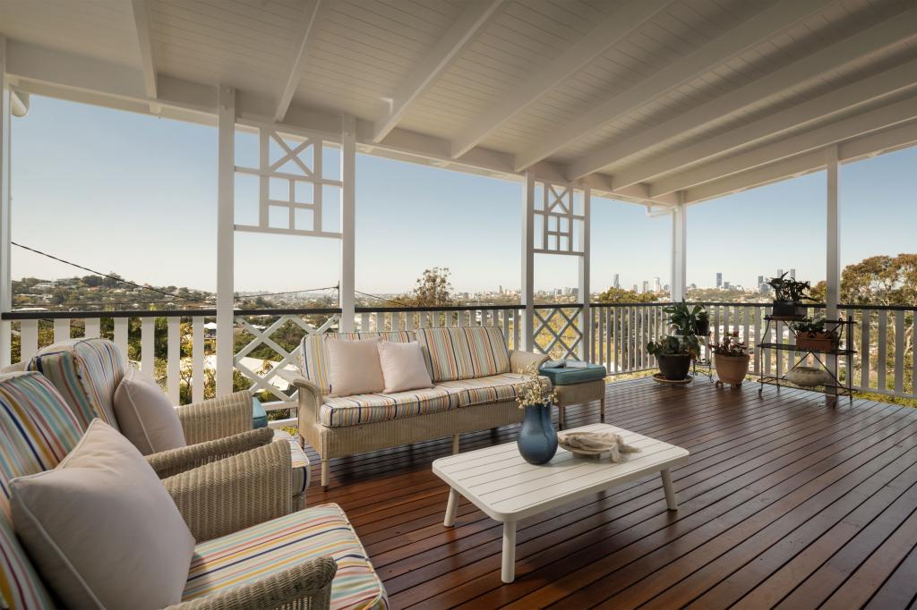 4 Bearsden Ave, Newmarket, QLD 4051