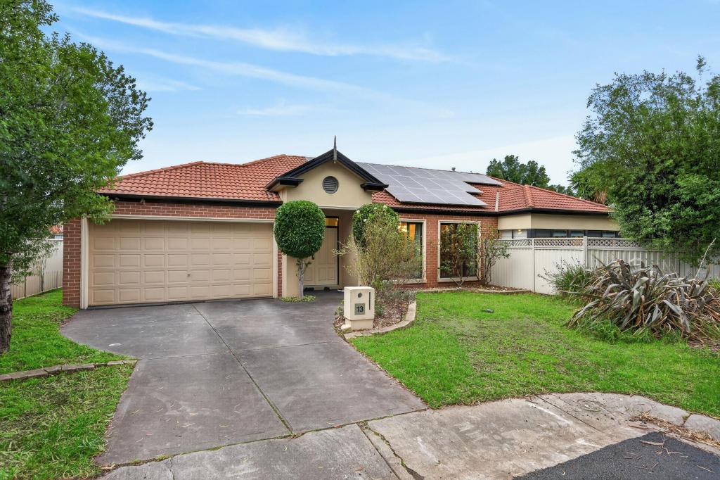 13 Hopkins Pass, Pakenham, VIC 3810