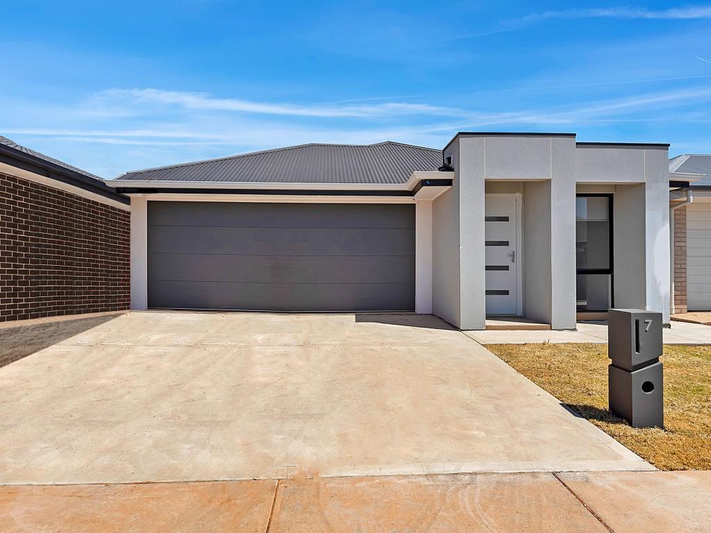 7 Wattlefield St, Munno Para, SA 5115