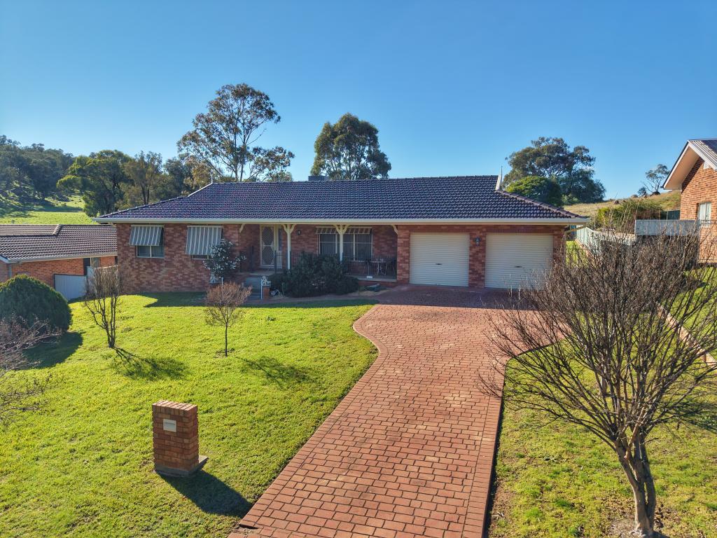 3 LONDON DR, COWRA, NSW 2794