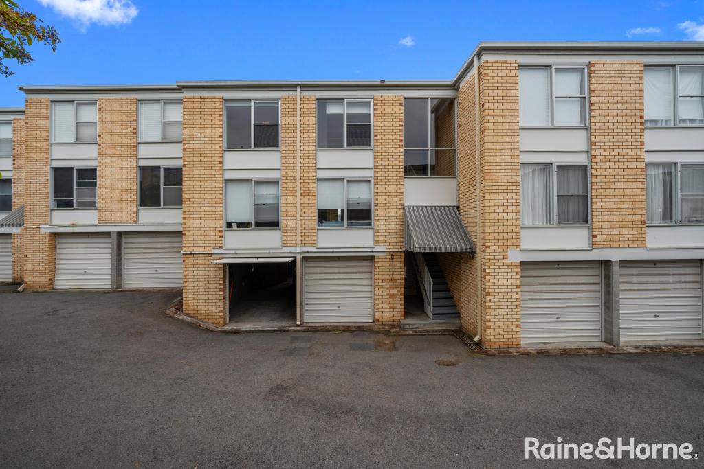 6/8 Ballawinnie Rd, Lindisfarne, TAS 7015