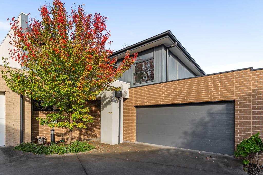 1/17b Hazeldene Ct, Berwick, VIC 3806