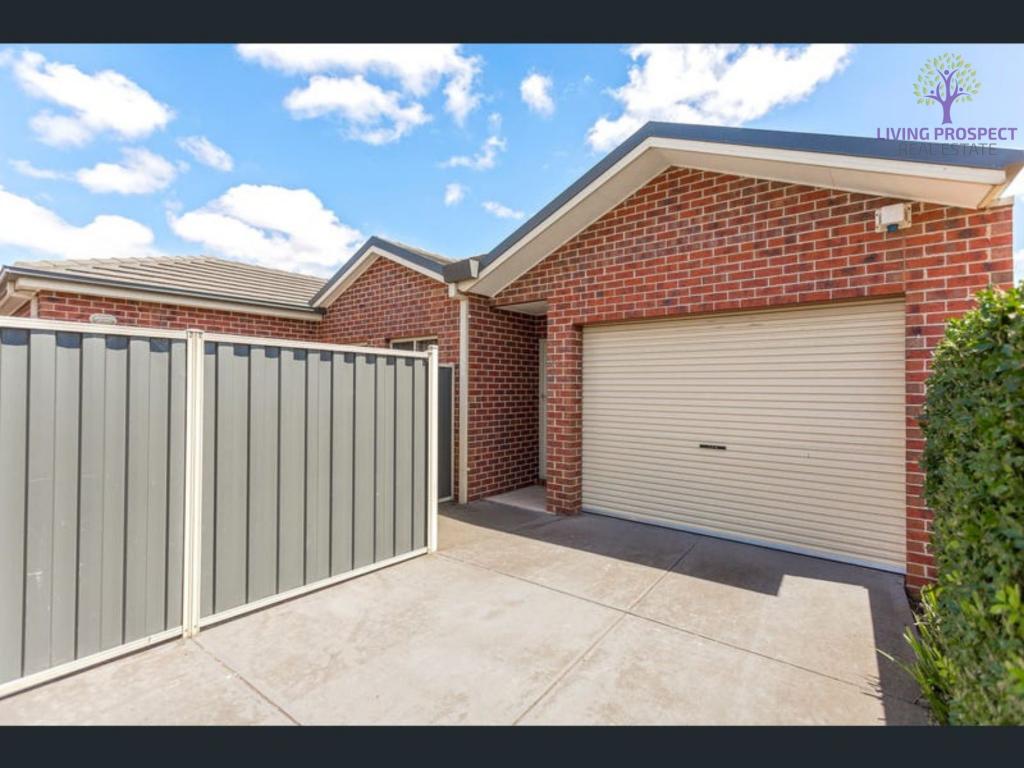 2/3 Buckingham Dr, Werribee, VIC 3030