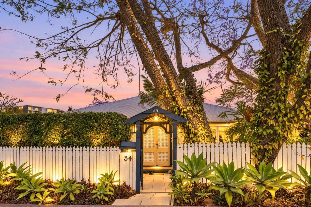 34 Clarence Rd, Indooroopilly, QLD 4068