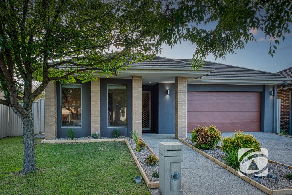 5 GATEWAY AVE, PAKENHAM, VIC 3810