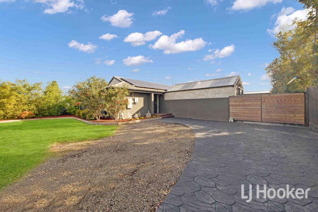 40 James Cook Dr, Melton West, VIC 3337