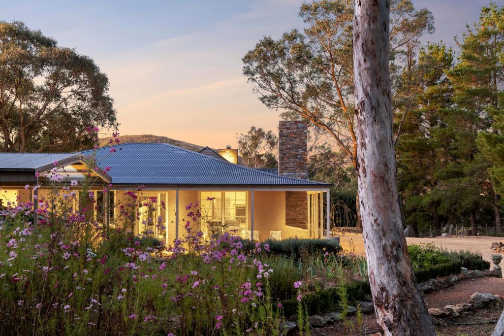 15 Amungula Pl, Wamboin, NSW 2620