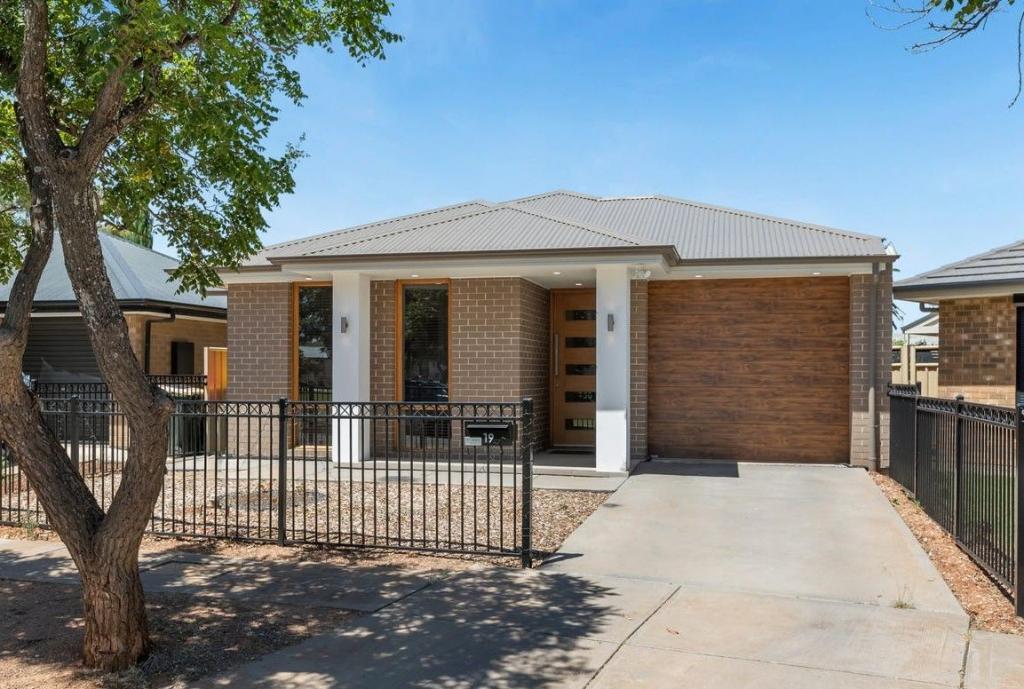 19 Roberts Cres, Smithfield Plains, SA 5114
