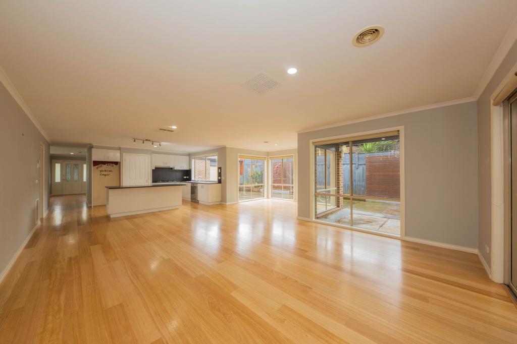 35 Cunneen Cres, Berwick, VIC 3806
