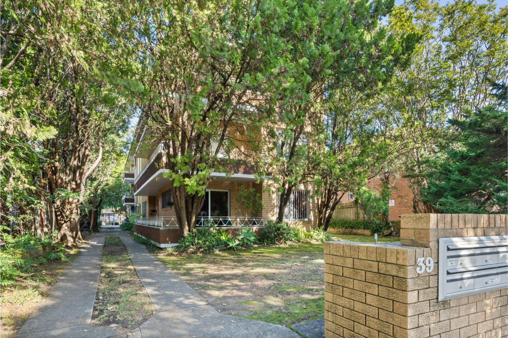 2/39 CHANDOS ST, ASHFIELD, NSW 2131