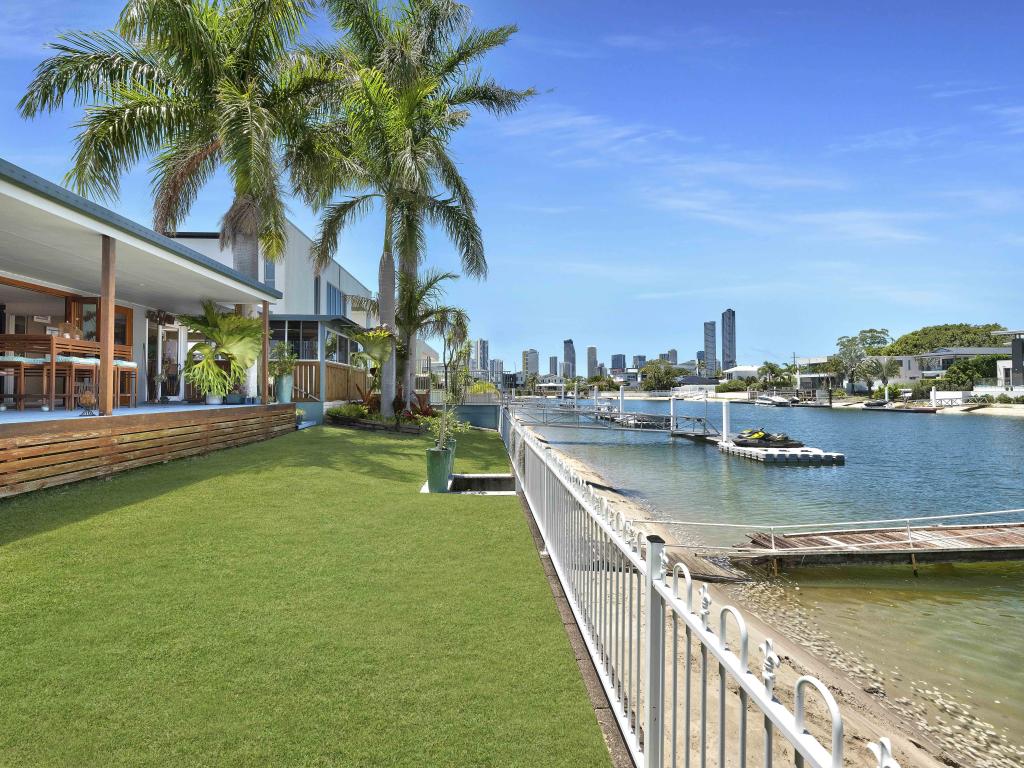8 Grant Pl, Broadbeach Waters, QLD 4218
