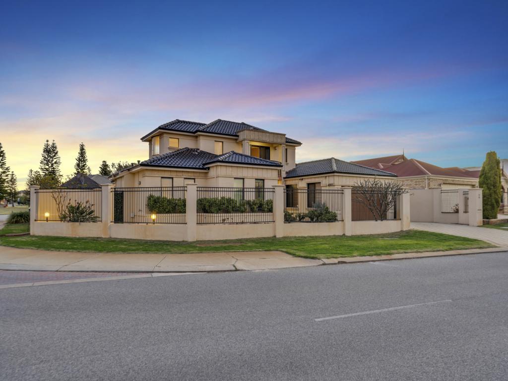 2 Redgate Ent, Secret Harbour, WA 6173