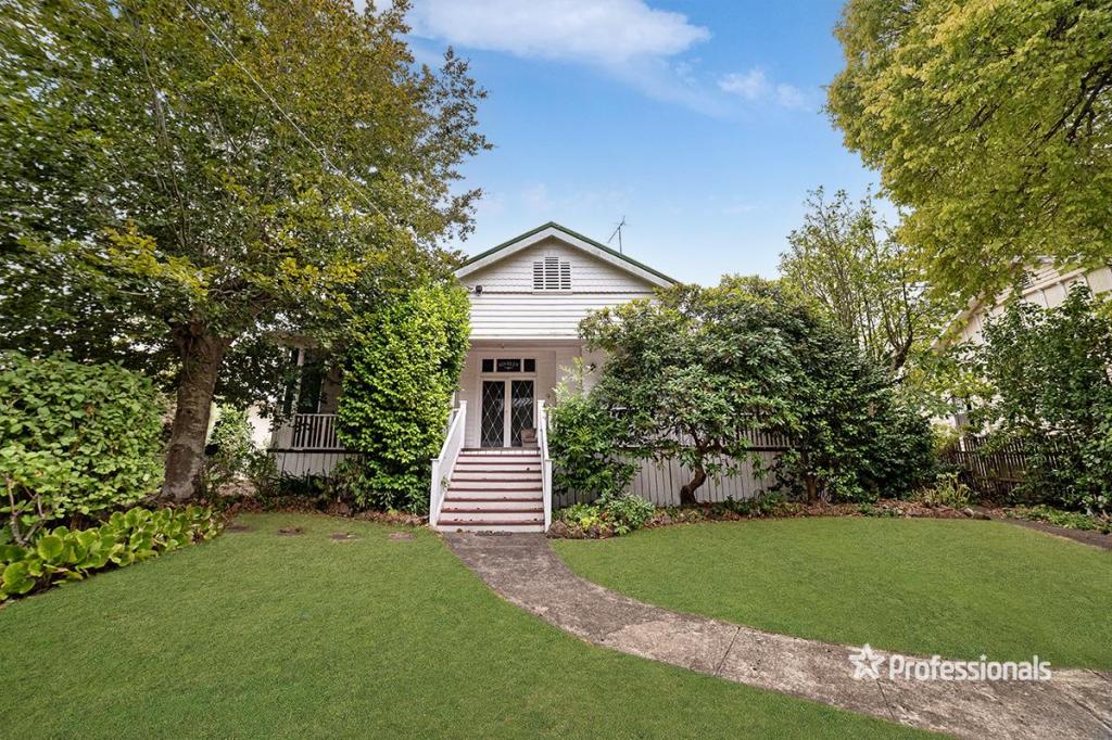 9 MARTIN ST, HAMILTON, VIC 3300