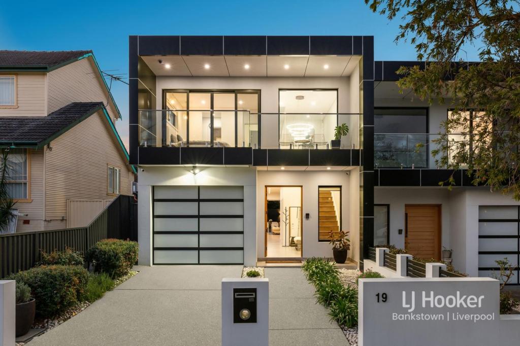 19 Stretham Ave, Picnic Point, NSW 2213