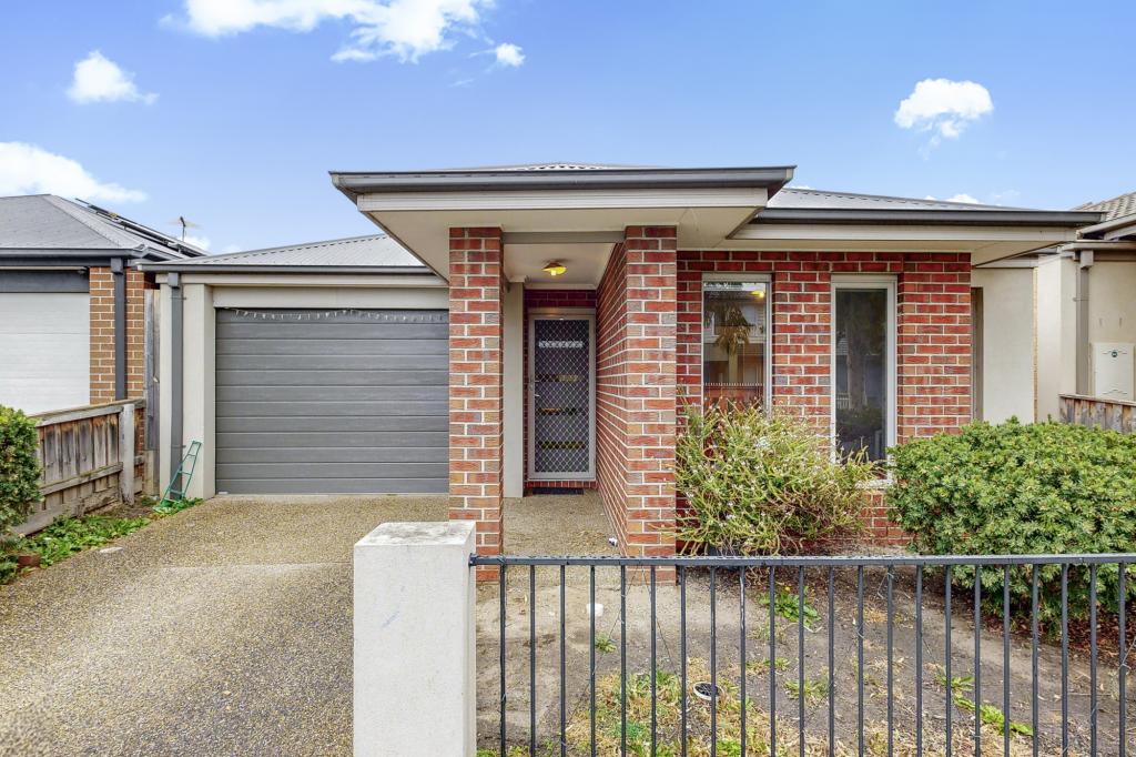 10 ARMIDALE DR, PAKENHAM, VIC 3810