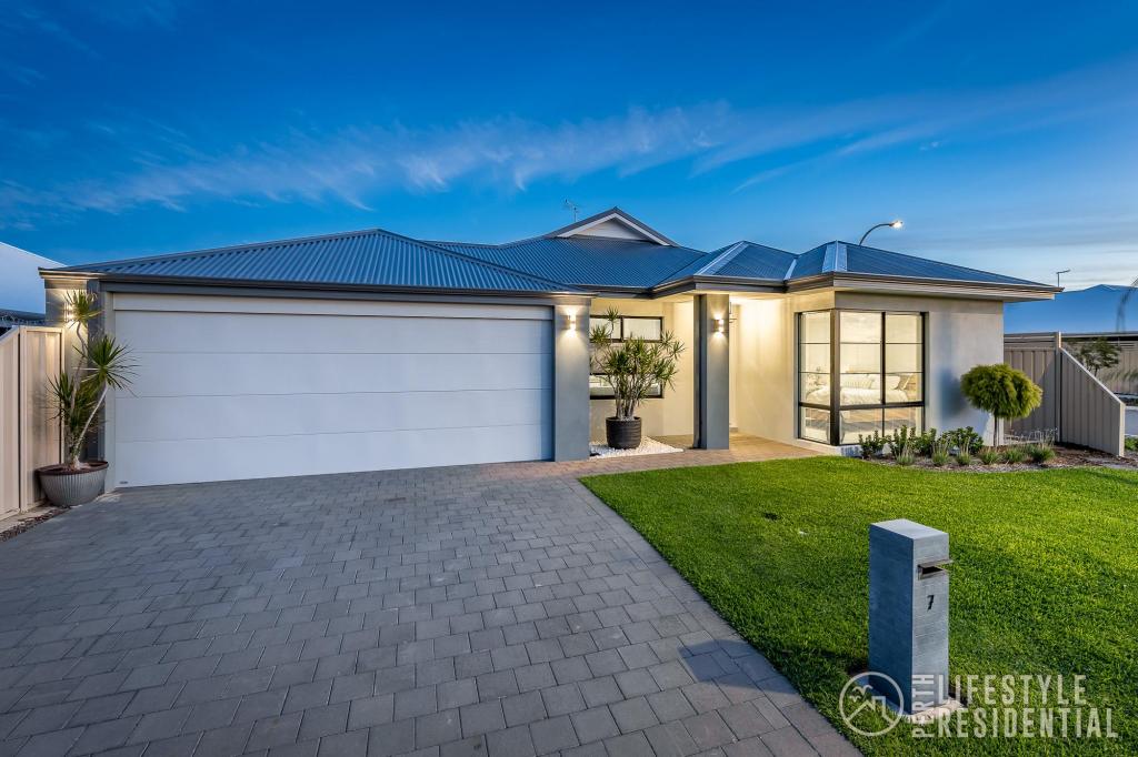 7 VOLUNTEER ST, TWO ROCKS, WA 6037