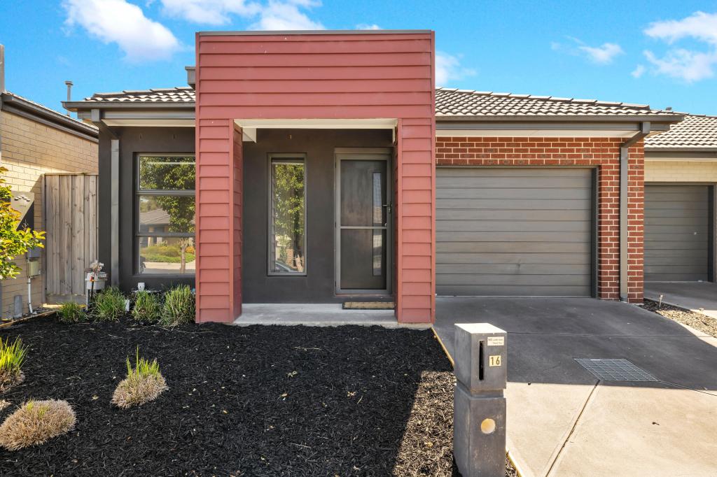 16 Caversham Dr, Pakenham, VIC 3810