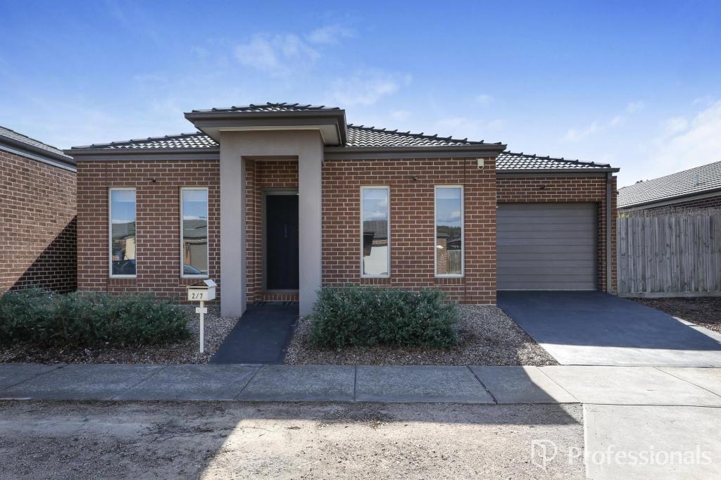 2/7 Burswood Cct, Harkness, VIC 3337