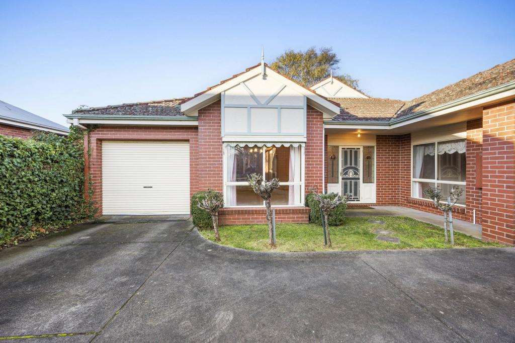 2/114 Burnbank St, Lake Wendouree, VIC 3350