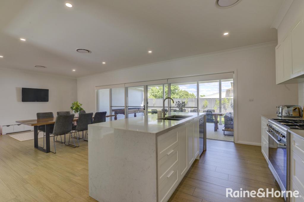 6 OVERLANDERS WAY, HILLVUE, NSW 2340