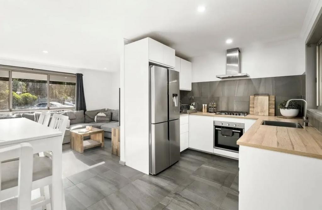 3/14 Callanan Dr, Melton South, VIC 3338