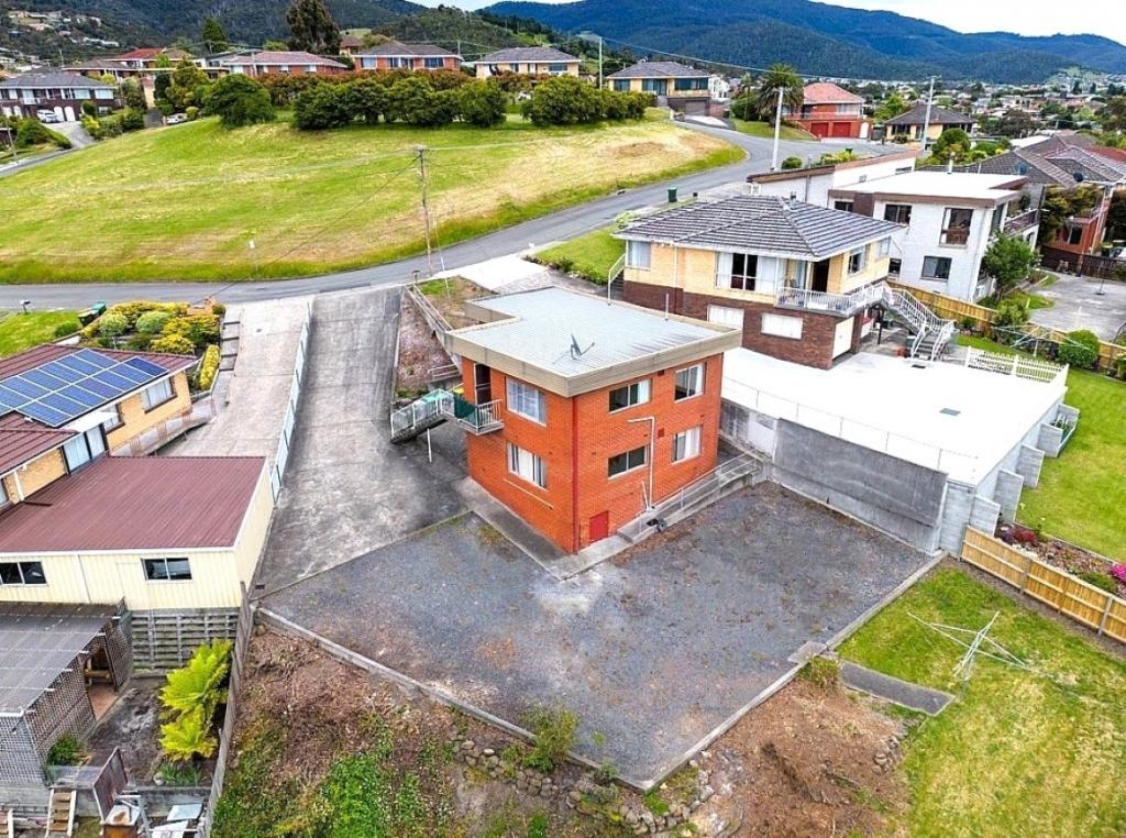 1 & 2/14 WESTON PL, MONTROSE, TAS 7010