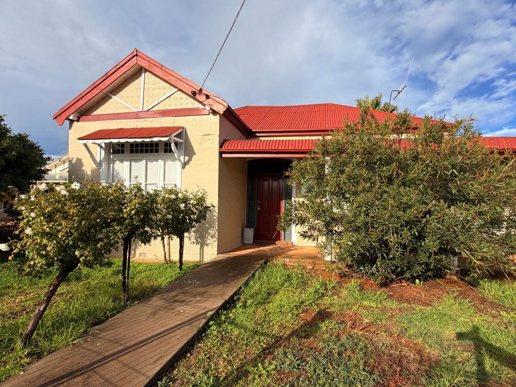 9 Close St, Parkes, NSW 2870