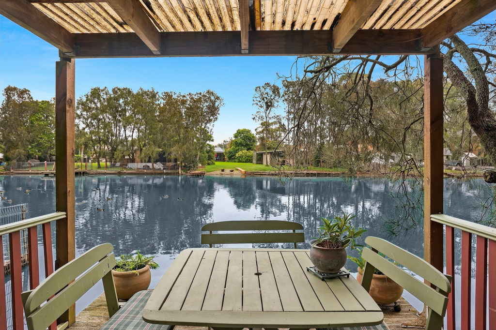 15 Bridge Ave, Oak Flats, NSW 2529