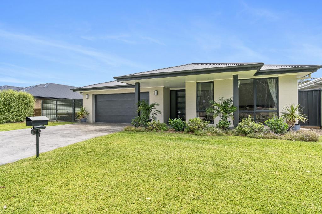 18 Amaroo Dr, Narrawallee, NSW 2539