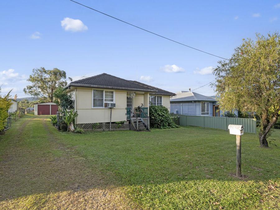 15 Weir St, Nana Glen, NSW 2450