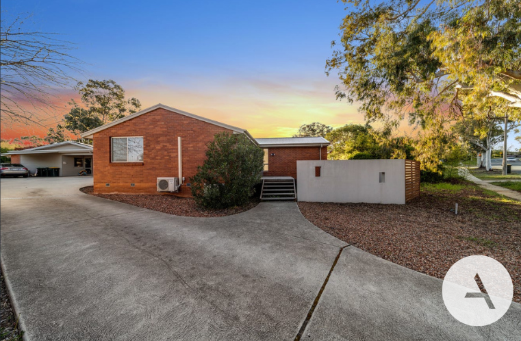 35a Bennelong Cres, Macquarie, ACT 2614