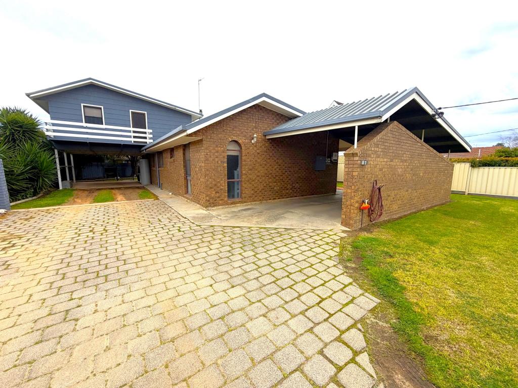81 Macauley St, Deniliquin, NSW 2710