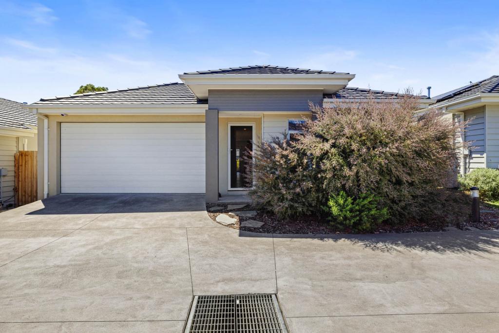 38 Oakwood Ct, Rosebud, VIC 3939