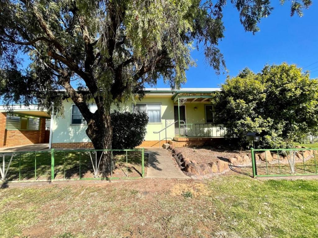 11 Forbes Rd, Parkes, NSW 2870