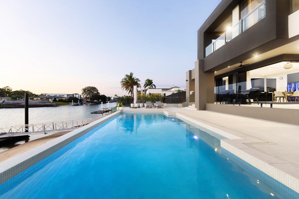 20 Welby St, Broadbeach Waters, QLD 4218